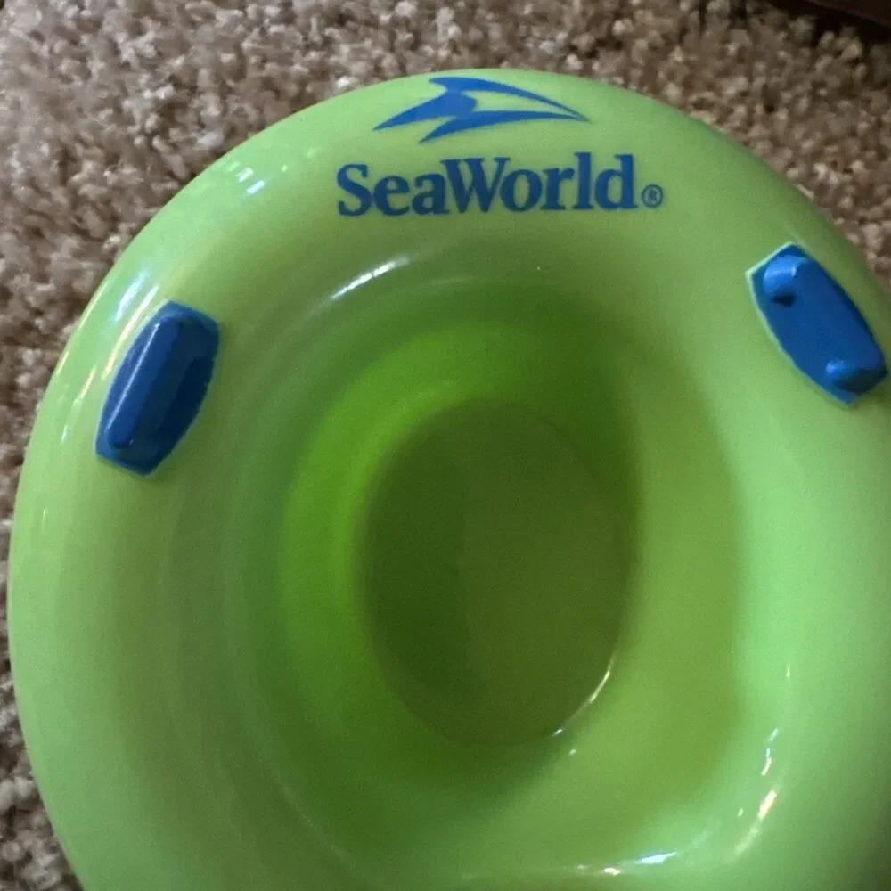 Sea World Aquatica Bowl Water Raft Float Inner Tube Dipping Snack Collectible